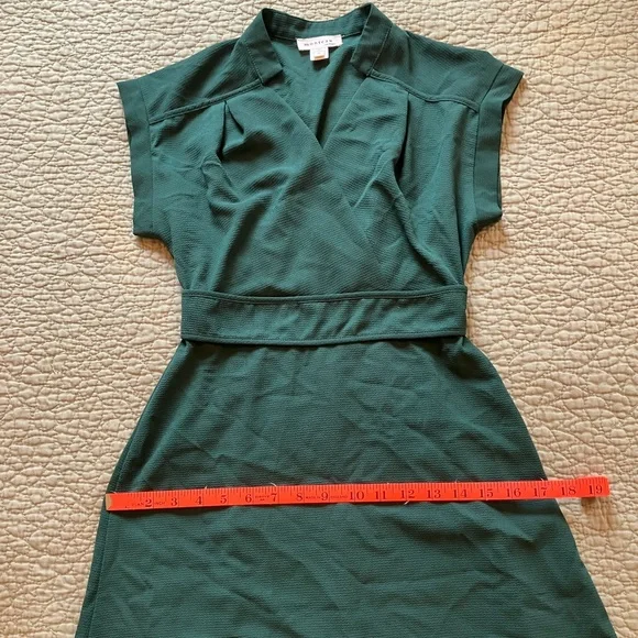🎉 3/$15 Green Monteau Capsleeve Dress S - Picture 7 of 9